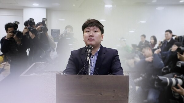 신재민 전 기획재정부 사무관과 기재부 간의 공방이 가열되고 있다. 3일 급기야 신 전 사무관의 극단적인 선택 시도 사실이 알려지며 우려를 자아내고 있다. [사진=연합뉴스TV]