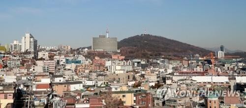 주택 임대소득을 내지 않는 소형주택의 기준이 올해 1월부터 '전용면적 60㎡ 이하(3억원 이하)'에서 '40㎡ 이하(2억원 이하)'로 축소된다. ?반면 공시가격 30억원이 넘는 고급 단독주택은 공시가격이 인하된 곳이 거의 없다. [사진= 연합뉴스]
