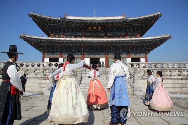 2일부터 6일까지 경복궁·창덕궁·창경궁·덕수궁 등 4대 고궁과 종묘, 조선왕릉은 입장료를 받지 않는다. 종묘 역시 자유롭게 관람할 수 있다. 경복궁 [사진= 연합뉴스]