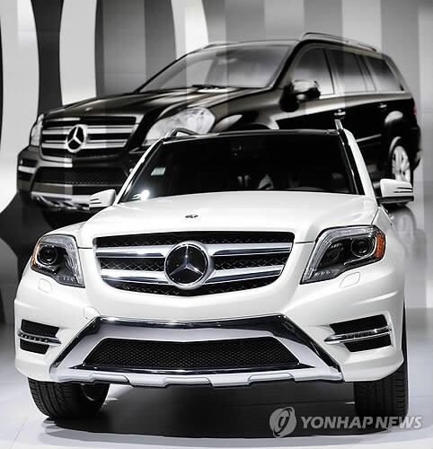 배출가스 조작 불법 소프트웨어가 발견된 벤츠 GLK 차량. [사진 = EPA/연합뉴스]