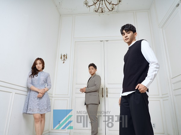 혼성보컬그룹 '라운드어바웃' [사진= 매니지먼트 누리 제공]