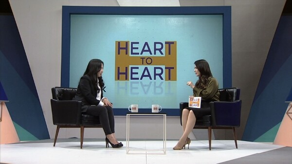 연출가 김숙영과 진행자 제니퍼 클라이드. [사진= 아리랑TV 'Heart to Heart' 제공]