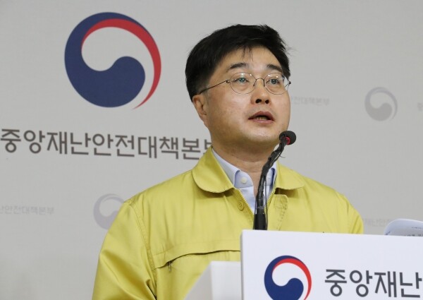 코로나19 정례브리핑하는 윤태호 방역총괄반장. [사진= 연합뉴스]