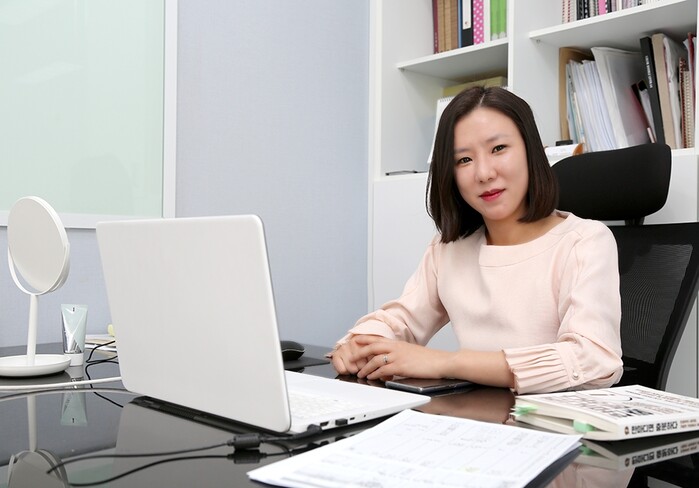 피부 분석을 통한 나에게 맞는 화장품 선택을 하며 올바른 화장품 사용을 관리해주는 것이 피부매니져의 역할
