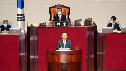 정세균 국무총리가 30일 국회에서 열린 제3차 본회의에서 2020년도 제2회 추가경정예산안 가결 후 인사말을 하고 있다.  [사진= 연합뉴스]