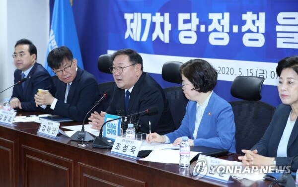 더불어민주당 김태년 원내대표가 15일 오전 서울 여의도 국회 의원회관에서 열린 제7차 당·정·청 을지로 민생현안회의에 참석해 발언하고 있다. [사진= 연합뉴스]