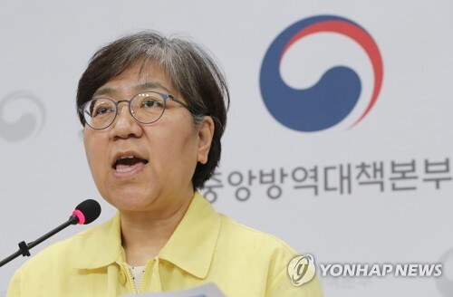 정은경 중앙방역대책본부장(질병관리본부장)이 8일 오후 충북 청주시 질병관리본부에서 코로나19 국내 발생 현황 및 확진 환자 중간조사 결과 등 정례브리핑을 하고 있다.(사진=연합뉴스)