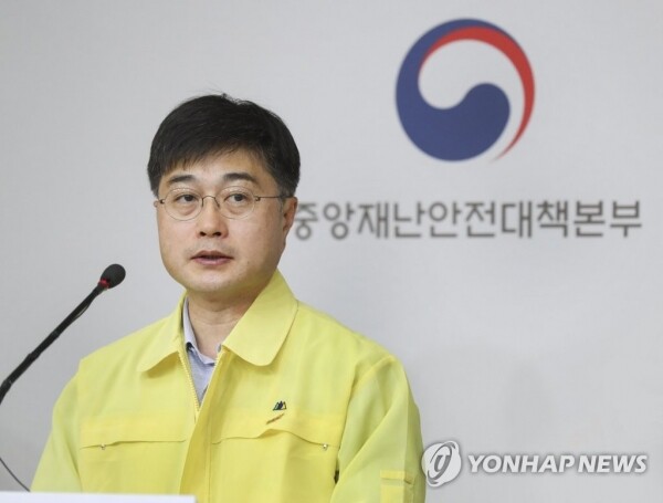 정례브리핑하는 윤태호 방역총괄반장.[사진= 연합뉴스]
