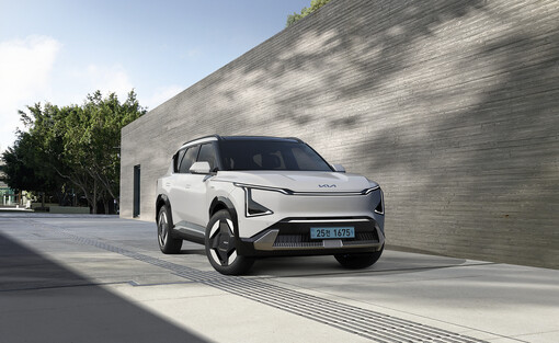 기아, 전기차 구매 문턱 낮춘다… 금...