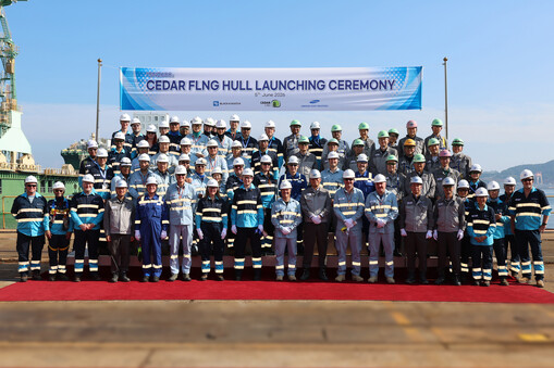"축구장 2.5배 LNG 공장 띄웠다...