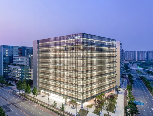 피자·짜장면 이어 이번엔 치킨…한국앤...