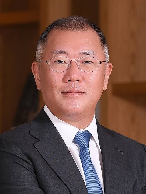 [CEO열전] 정의선 회장 "자동차 넘어 피지컬 AI 기업으로"…로봇·공장·...